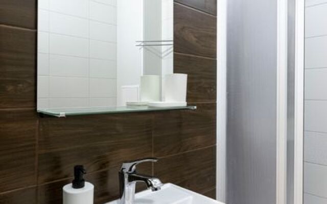 Kakadu on emb. Oktyabrskaya, 34, bldg. 4