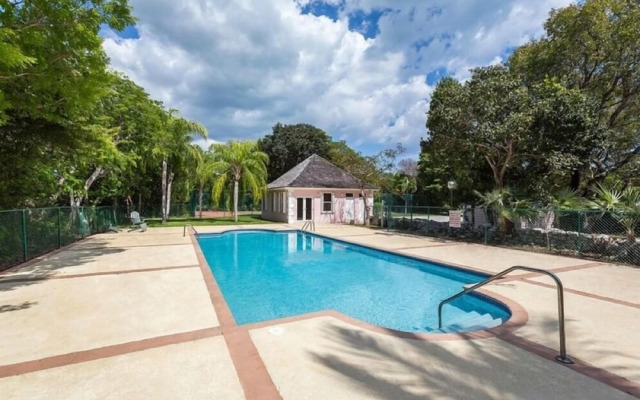 The Blue Inn Villa, 3 Bedroom Vacation Home