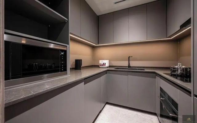 Metropole Residences Luxury Suite