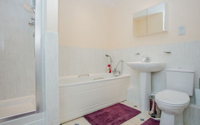 2 Bedroom Balcony Apartment In Putney
