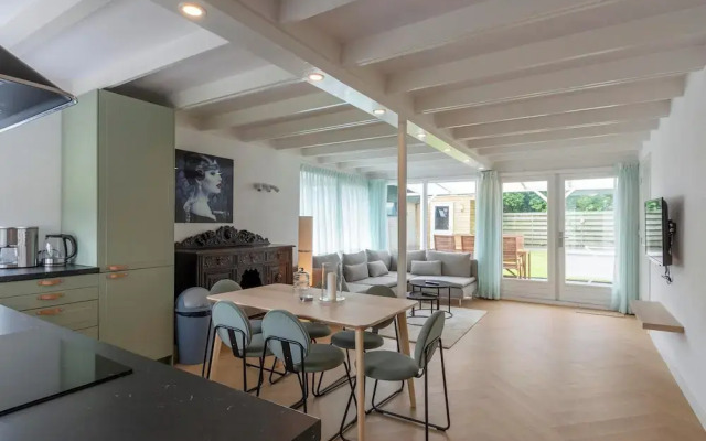 Bungalow Near Sint Maartenszee Beach