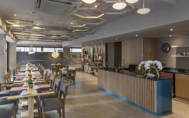 Upsuites Hotel