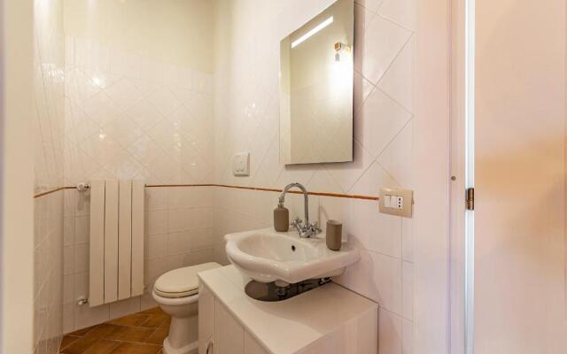 Bright Apt With Terrace and Shared Pool