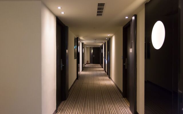 De Reve Express Hotel