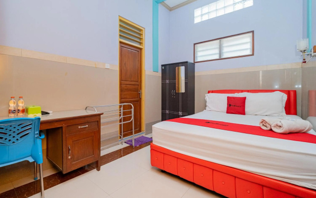 RedDoorz Syariah near Alun Alun Bojonegoro – Guest Rooms – Bojonegoro