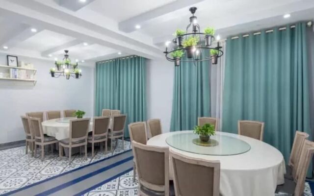 Floral Hotel Falan Small Town