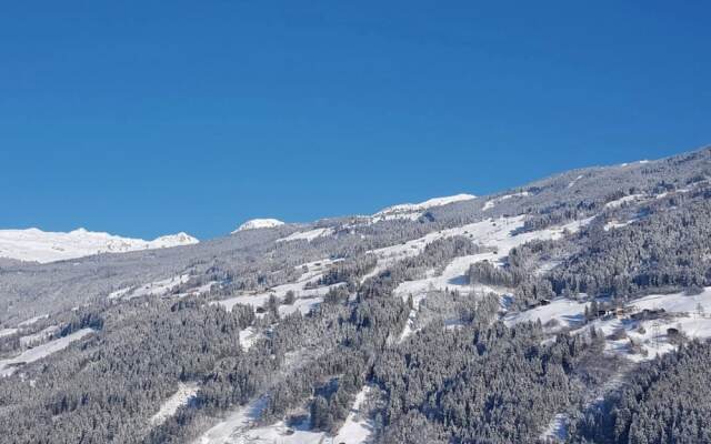 Cozy Apartment in Zell am Ziller Balcony