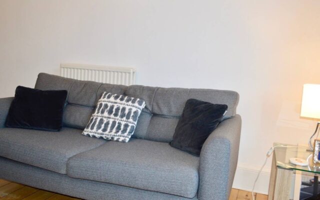 Modern and Bright 1 Bed Flat Near Leith