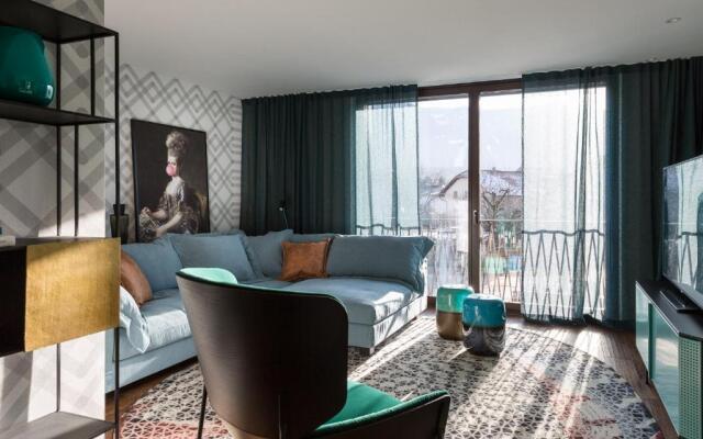 ANTON . Luxury stay