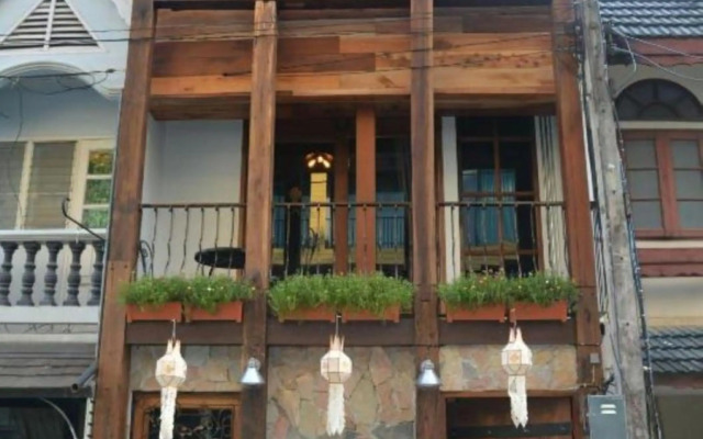 Sanae' Townhouse Chiang Mai