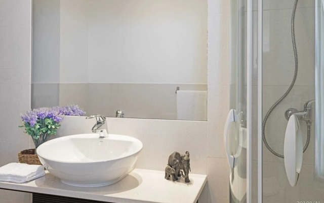 Rodamar I by An Island Apart