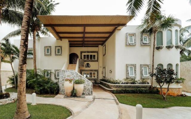 Villa Corona 6 BR Luxury Mansion