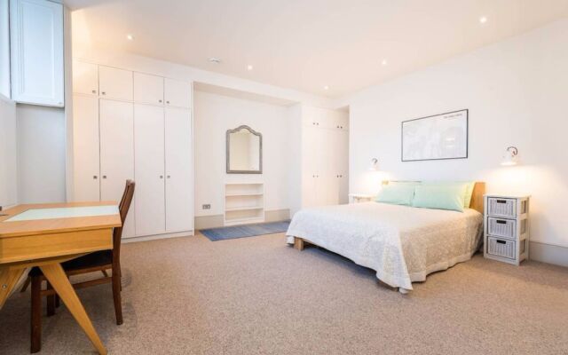 1 Bedroom Flat in Islington Accommodates 4