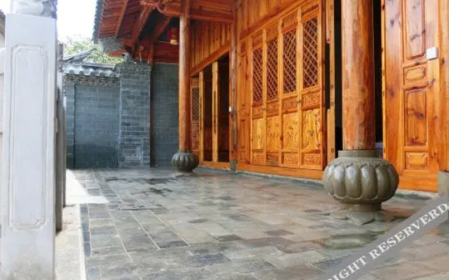 Jianshui Yanqitang Private Courtyard Inn (Jianshui Ancient City Small Train Store)