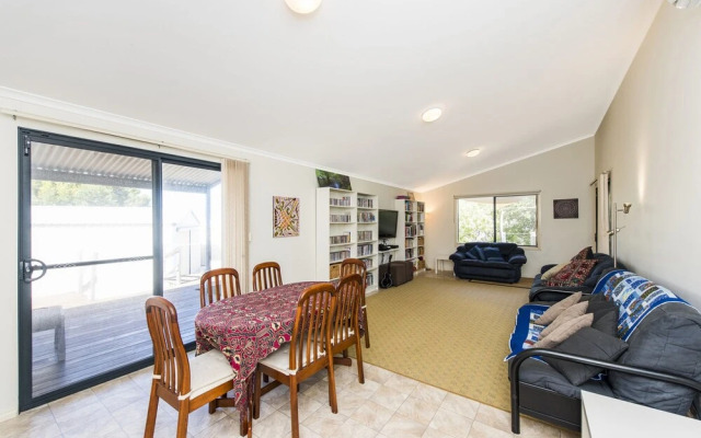 Uppy's Shack - Quiet Location Close to Beach Pet Friendly