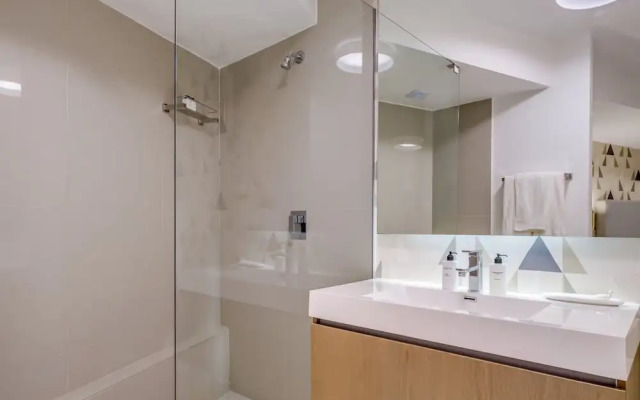 Beautifully Designed Villa w Sweeping Views Belle View