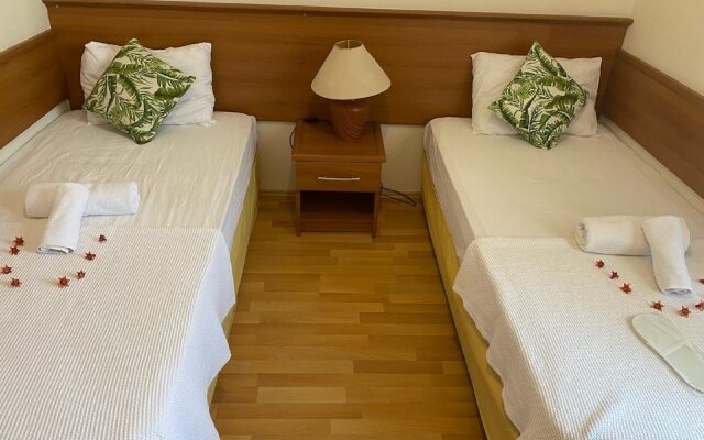 Felicity Hotel & Bungalows