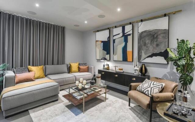 Deluxe elegant and very spacious apartment#17