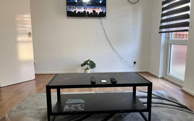 Hive Stays Close to Abbeywood Free Parking Wifi