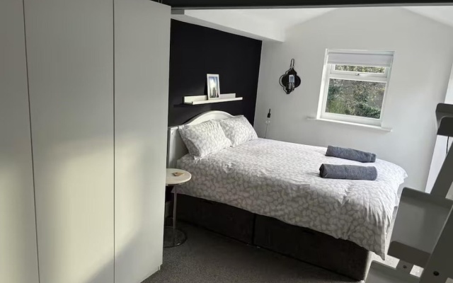 House Sleeps 5 With Parking