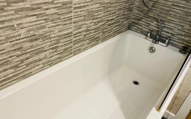 Church Road Apartment by Aldershot Short Stays