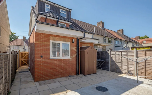 Remarkable 1-bed Studio in Dagenham