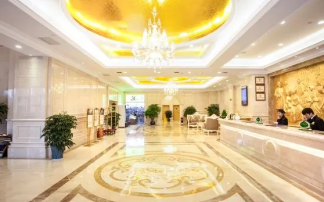 Vienna International Hotel (Huaihua City Government Square Store)