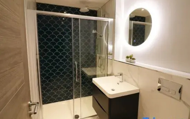 Sea View 2-Bed Family Apt w/ Free Gym & Parking