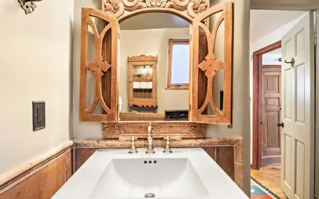 Amor - Historic Adobe in the Heart of The Railyard and Downtown Santa Fe, Hot Tub