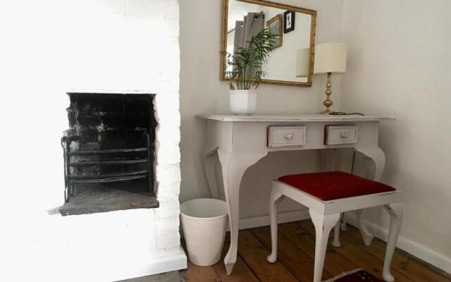 MyCityHaven - The Siston Cottage