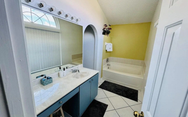 Amazing 3/2 Vacation Home With Private Pool!!