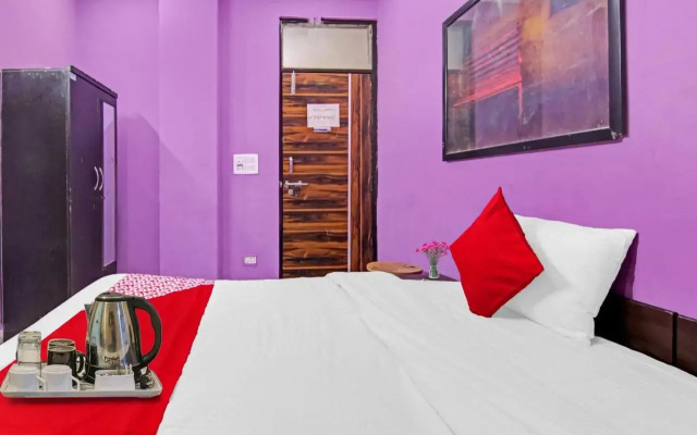 OYO Flagship 70237 Cozy Stay Deluxe