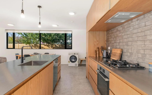 Mountain Escape - Cromwell Downstairs Holiday Apartment