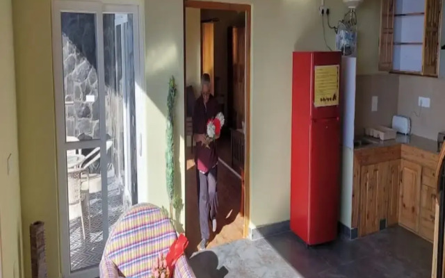 Veenu's Cottage