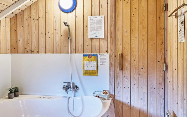 6 Person Holiday Home in Hemmet