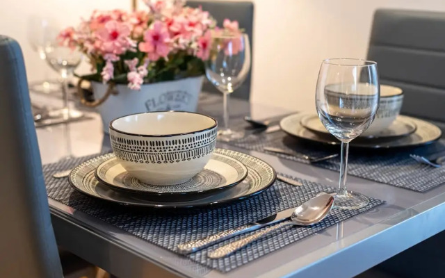 Guestready - Gorgeous 2BR Home With Balcony in Queensbury