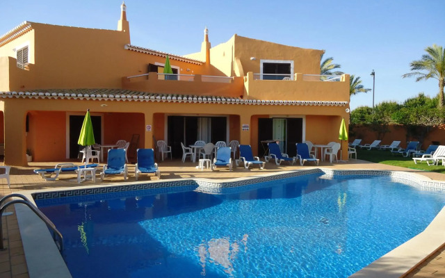 Canavial I & II Apartments