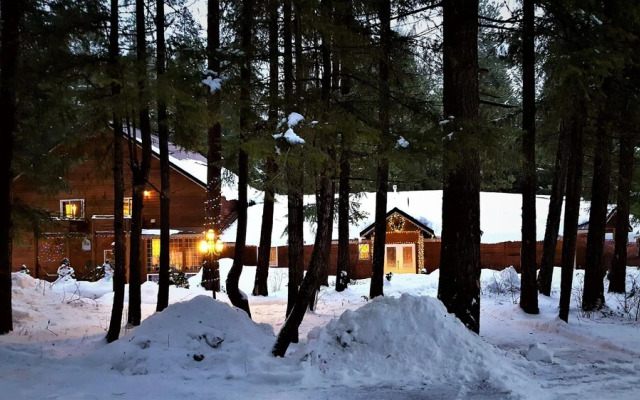 River Road Venue & Lodging