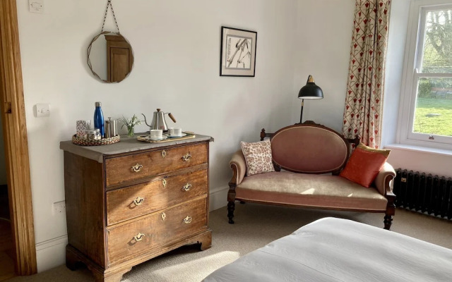 Frizenham Farmhouse B&B