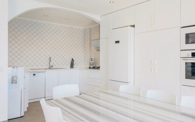 Villa Dome Bianca by Villaduragi