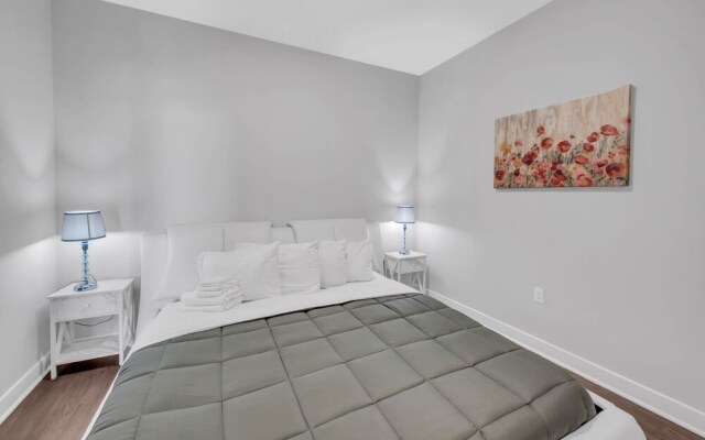 Capitol Hill Fully Furnished Apartments, Sleeps 5-6 Guests