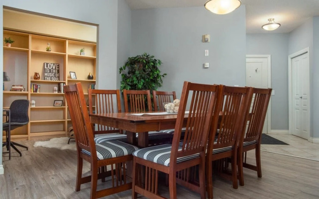 Comfy Home Office Condo w Parking Balcony Coffee