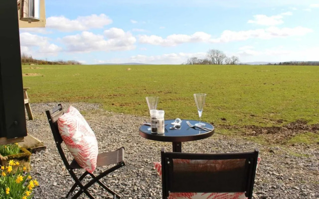 The Shearer's Hut, Sleeps 2, Wood Burner, Fire Pit