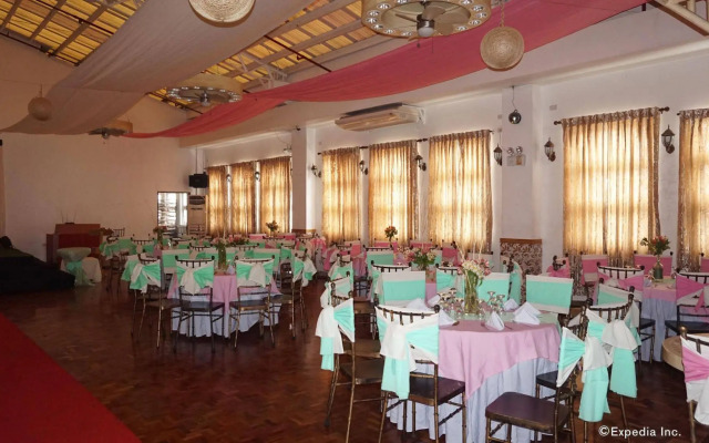 Rooms 498 Hostel