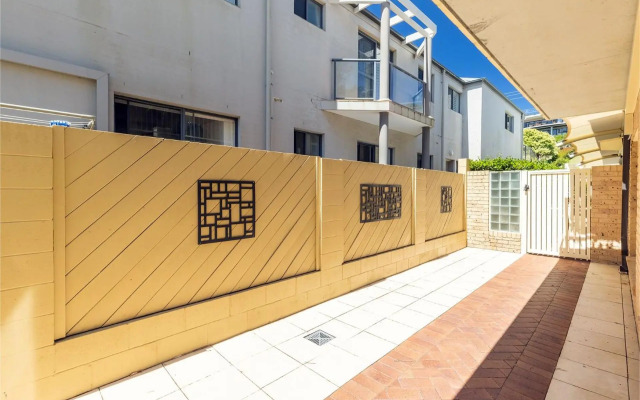 Sandy Beach House - Corlette Waterfront