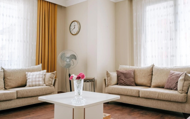 Lovely Flat w Balcony 10 min to Moda Coast