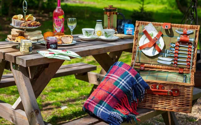 Owl Lodge With Hot Tub and Massage Treatments