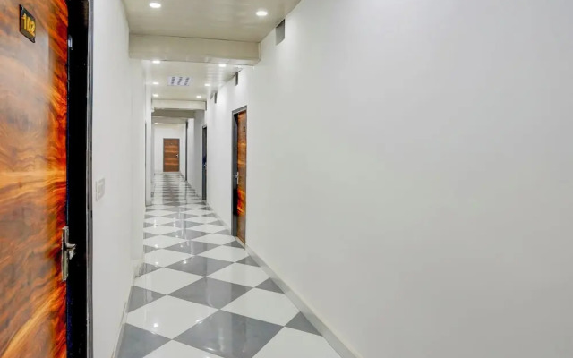 Hotel Downtown Noida Sector 15