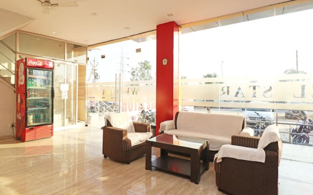 OYO 6137 Hotel Star