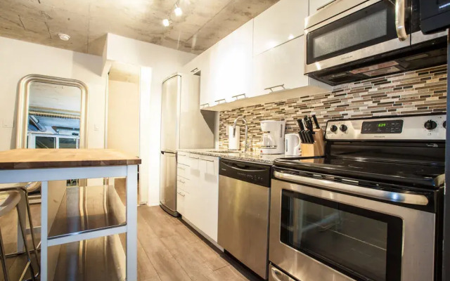 Pinnacle Suites - Chic Downtown Loft